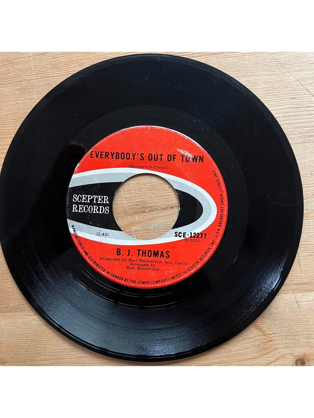 B.J. Thomas - Everybody's Out of Town/Living Again 45rpm VG+ R13